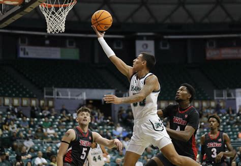 Munoz’s 15 lead Hawaii past D-II Hawaii Pacific 78-53